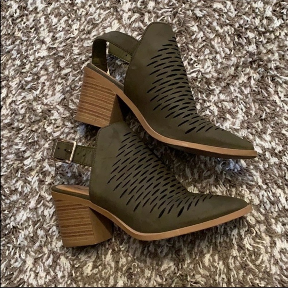 Elegant Olive Women's Heeled Boots
0034